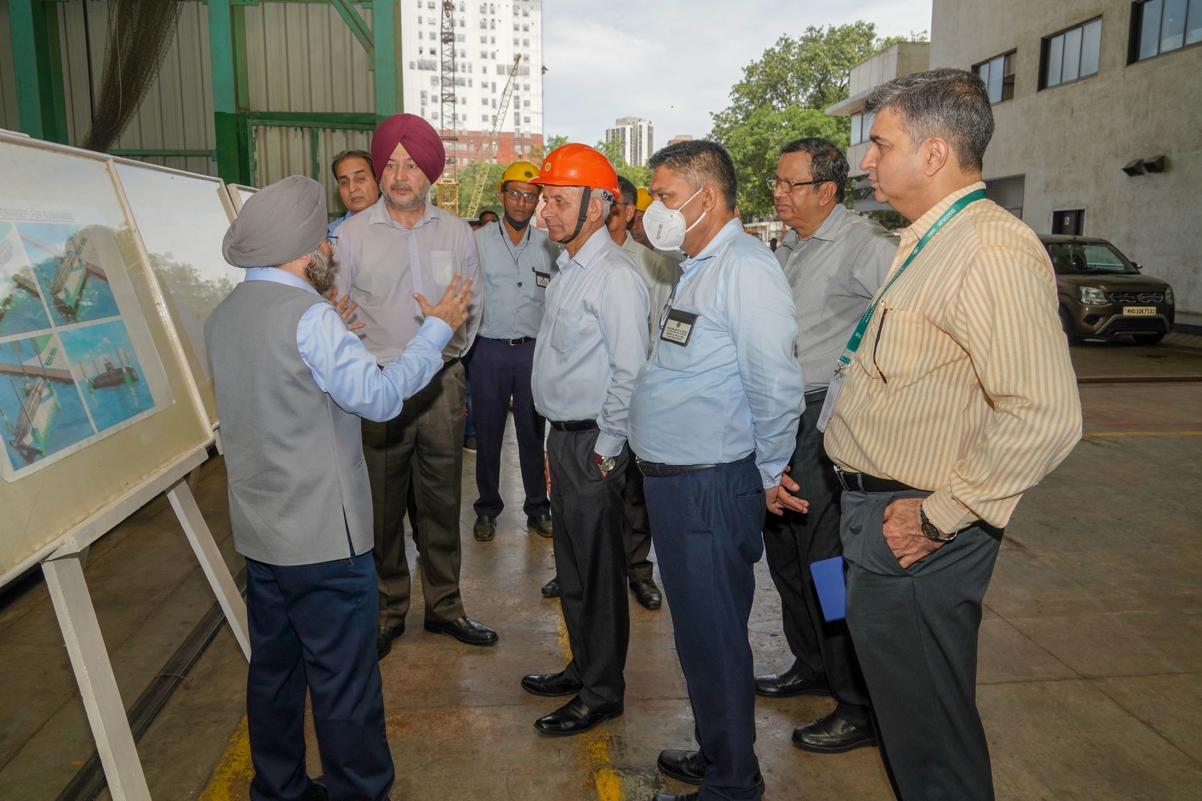 Visit of Lt. Gen Ranbir Singh PVSM, AVSM, YSM, SM (Retd. C-in-C) Committee on Preparing Road Map for Technical Modernisation- 23rd June 2022123